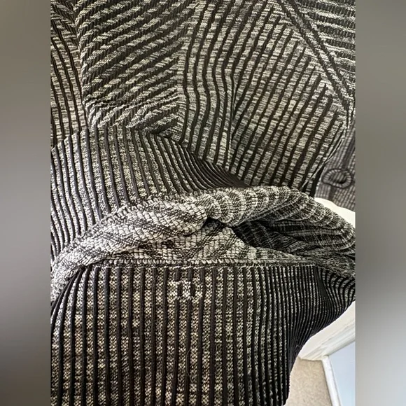 Lululemon restless pullover - Picture 3 of 3